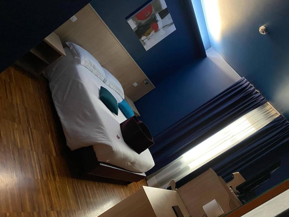Albergo Residenza Al Teatro Удине Экстерьер фото